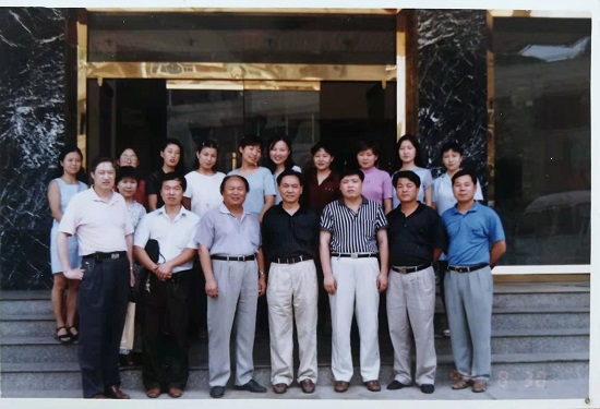 1997年，恢復(fù)經(jīng)營，更名為“陜西省地產(chǎn)開發(fā)服務(wù)總公司”.jpg