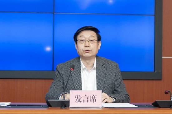 集團(tuán)黨委副書記、總經(jīng)理唐宏軍在主會(huì)場參加會(huì)議并作交流發(fā)言-上傳.jpg